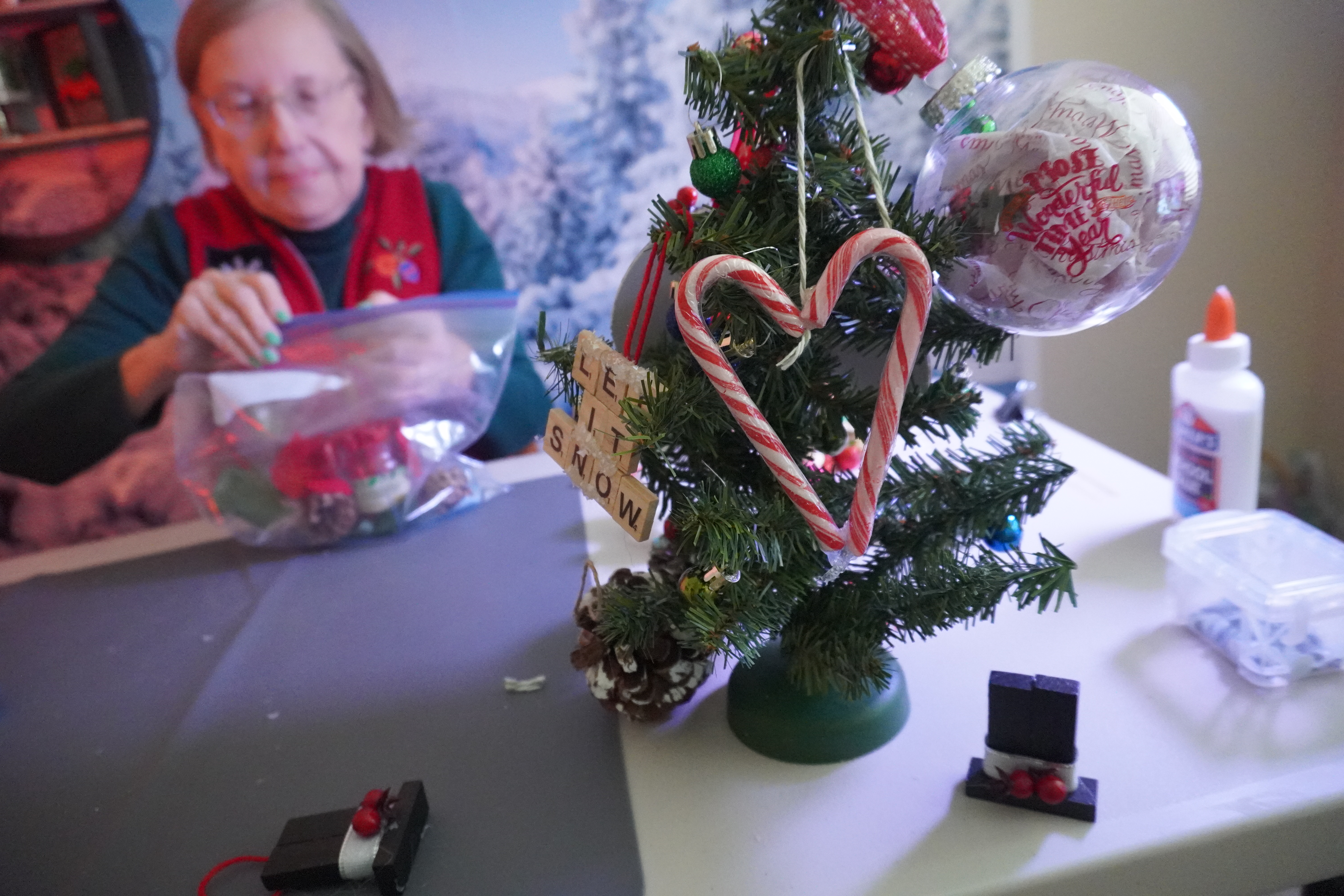 Easy Craft DIY Candy Cane Christmas Ornament