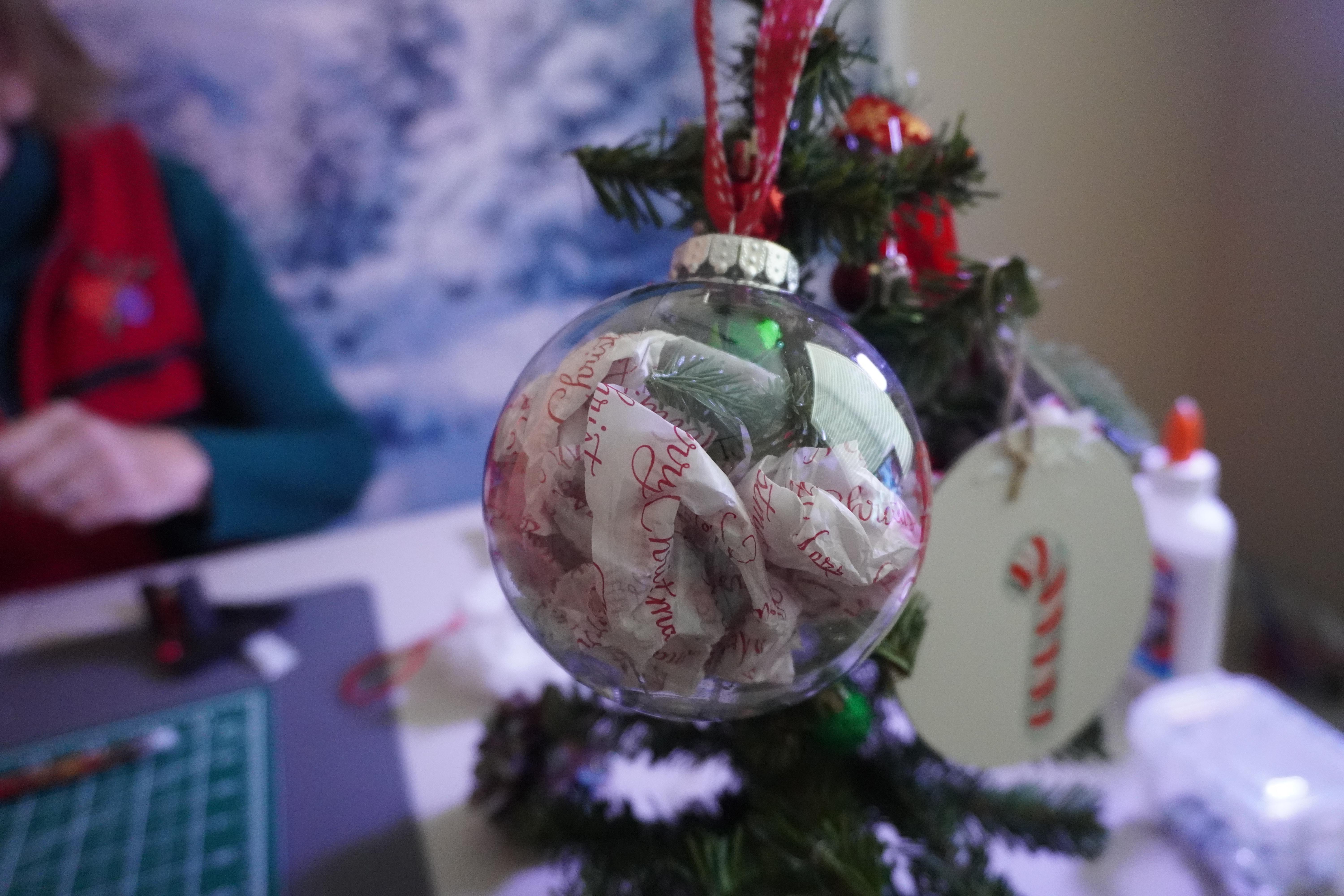 Easy Craft DIY Christmas Ball Ornament