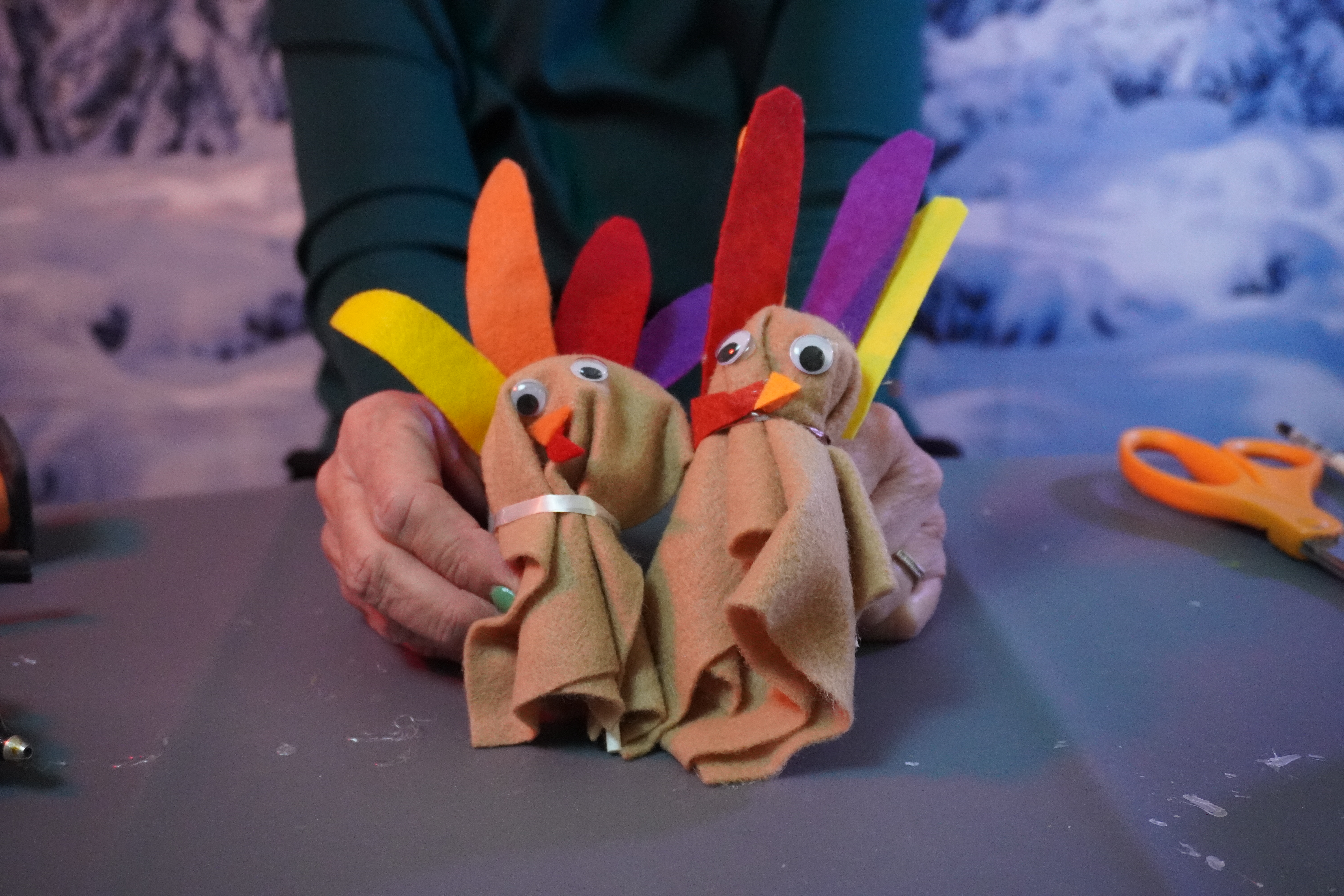 Satisfy Your Thanksgiving Decor ⭐ Desires with this Easy DIY Turkey Party Favor